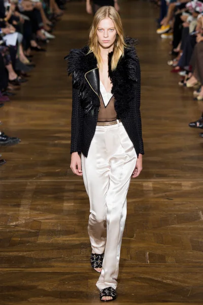 Look 4
